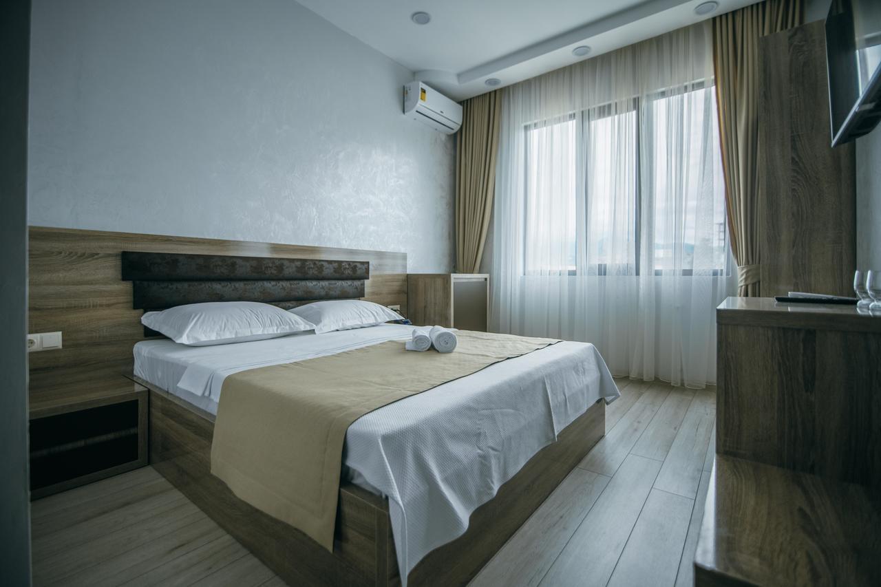 Hotel Batumi Palace מראה חיצוני תמונה